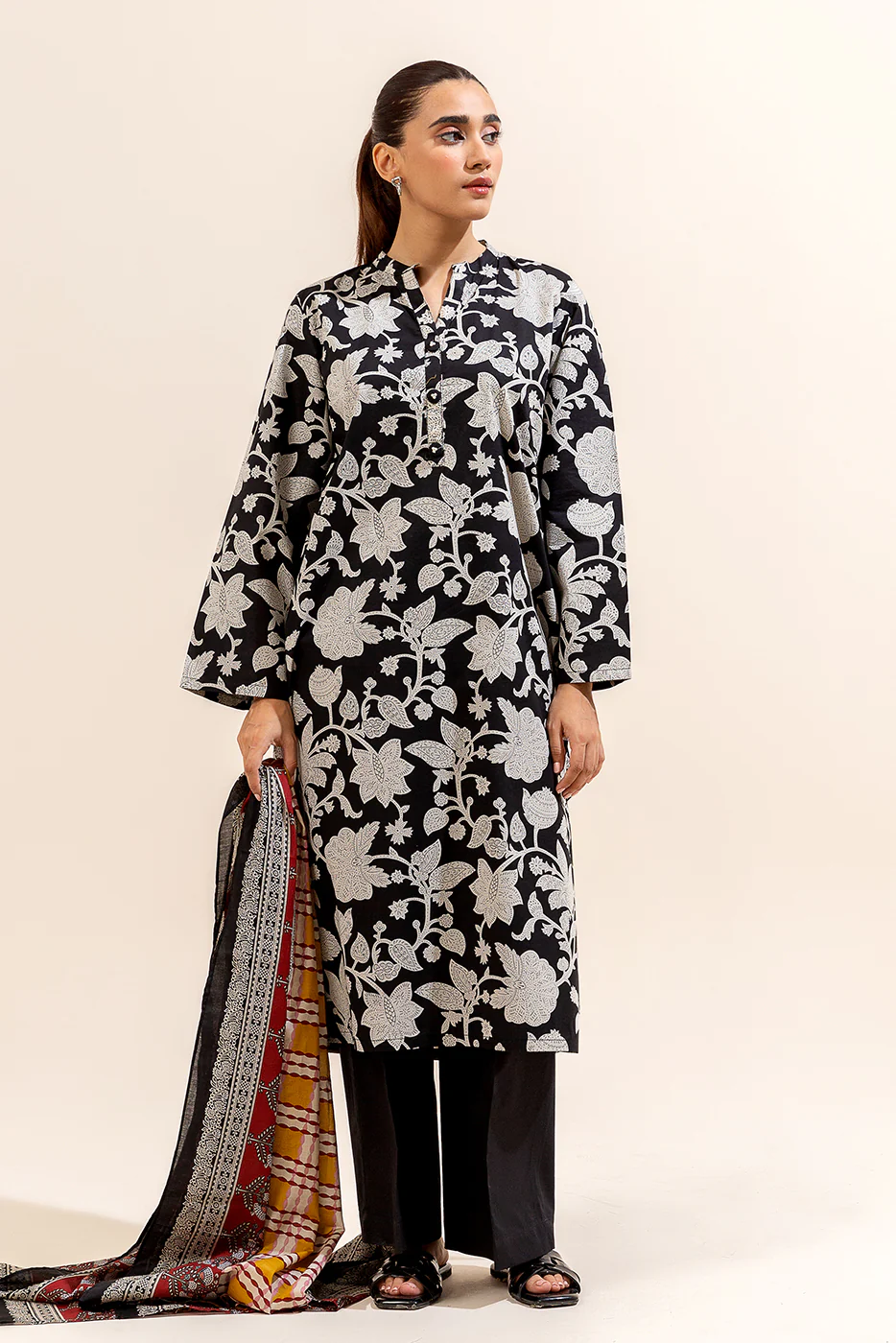 3 PIECE PRINTED LAWN SUIT-ONYX HAZE (UNSTITCHED) - Image 5