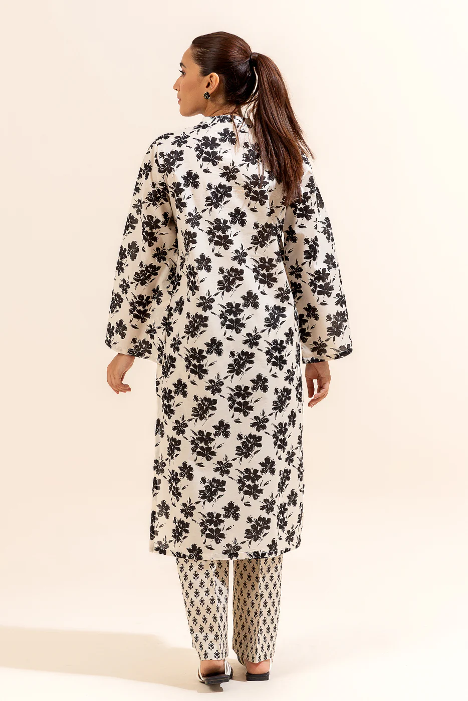 2 PIECE PRINTED LAWN SUIT-PORCELAIN SHADOW (UNSTITCHED) - Image 5