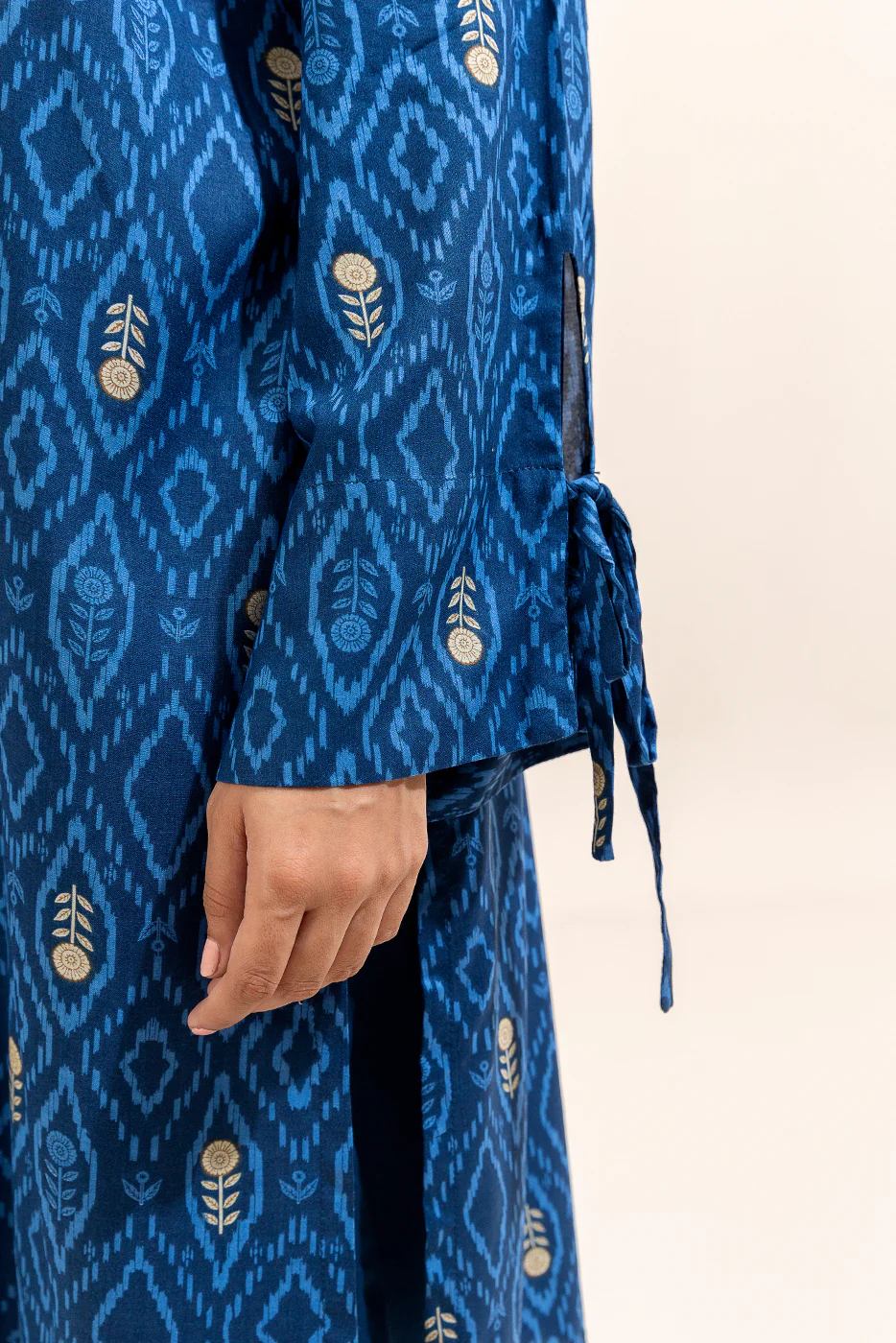 2 PIECE PRINTED LAWN SUIT-AZURE TALE (UNSTITCHED) - Image 3
