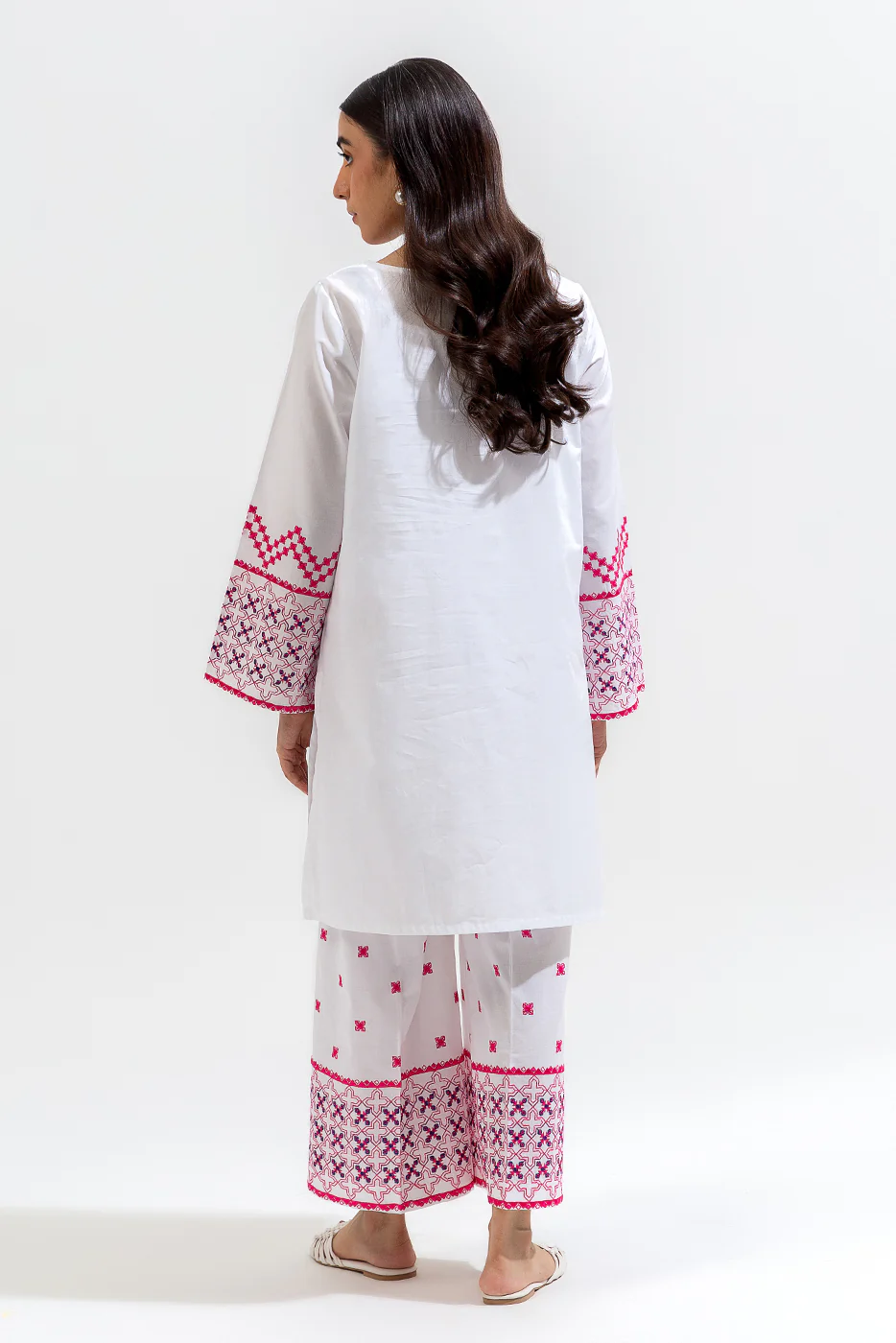 2 PIECE EMBROIDERED LAWN SUIT (PRET) - Image 3