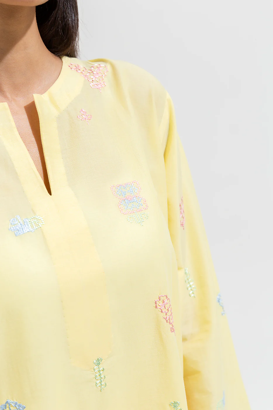 2 PIECE EMBROIDERED LAWN SUIT (PRET) - Image 4