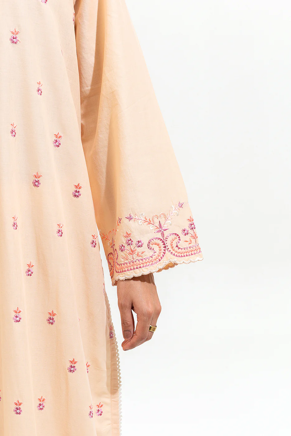 2 PIECE EMBROIDERED LAWN SUIT (PRET) - Image 5
