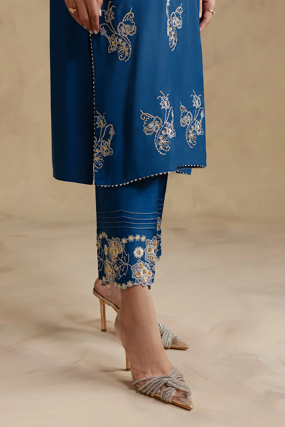 2 PIECE EMBROIDERED SILK SUIT (LUXURY-PRET) - Image 8