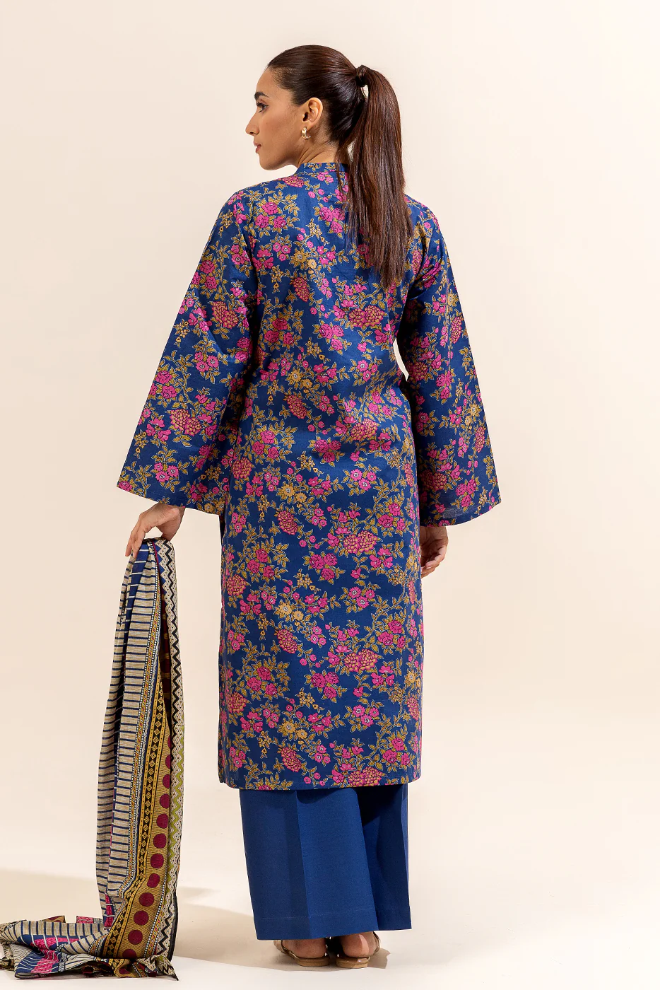 3 PIECE PRINTED LAWN SUIT-LAPIS GARDENIA (UNSTITCHED) - Image 6