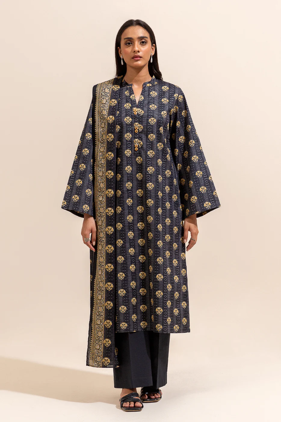 3 PIECE PRINTED LAWN SUIT-BLACK FLAIR (UNSTITCHED) - Image 3