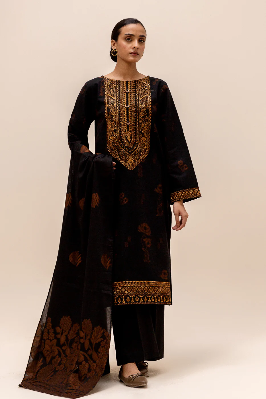 3 PIECE EMBROIDERED JACQUARD SUIT-RAVEN GLAZE (UNSTITCHED) - Image 3