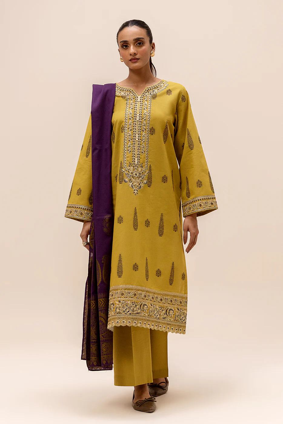 3 PIECE EMBROIDERED JACQUARD SUIT-MOHAGNY PITCH (UNSTITCHED) - Image 2