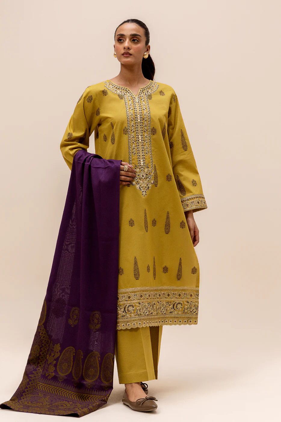 3 PIECE EMBROIDERED JACQUARD SUIT-MOHAGNY PITCH (UNSTITCHED) - Image 3