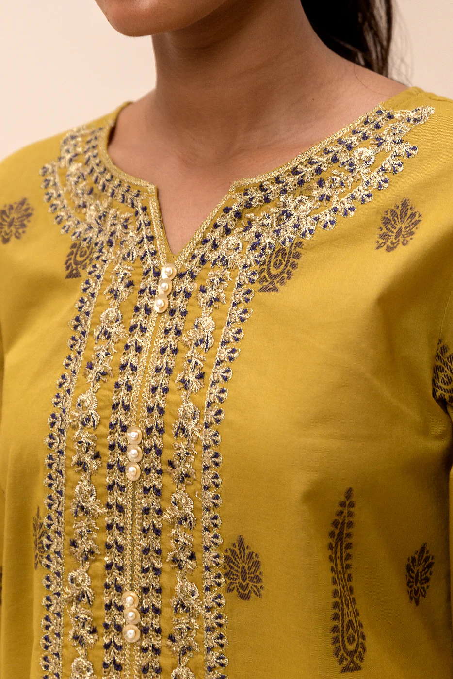 3 PIECE EMBROIDERED JACQUARD SUIT-MOHAGNY PITCH (UNSTITCHED) - Image 5