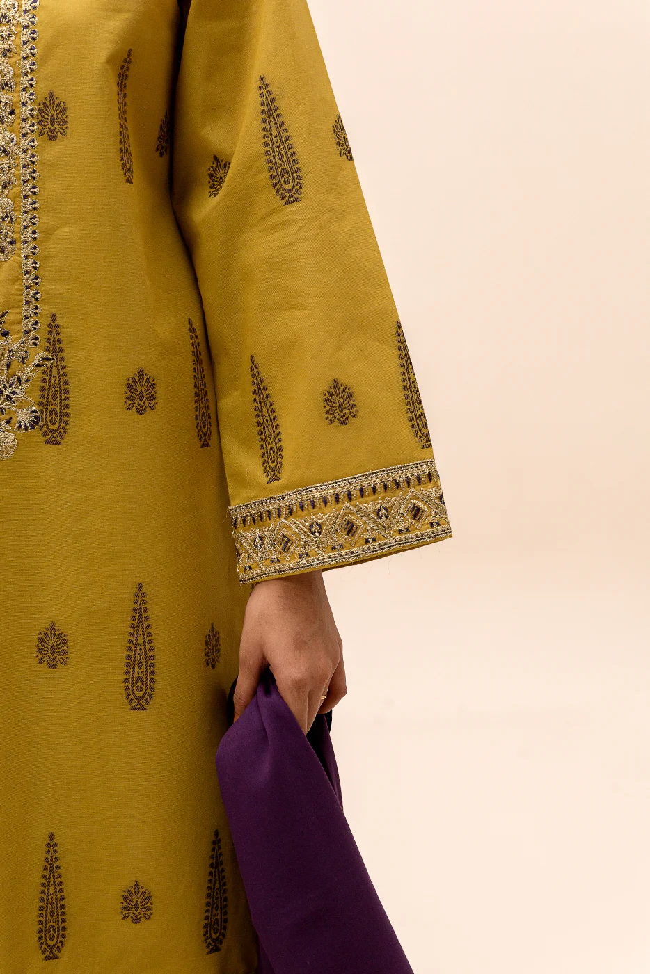 3 PIECE EMBROIDERED JACQUARD SUIT-MOHAGNY PITCH (UNSTITCHED) - Image 6