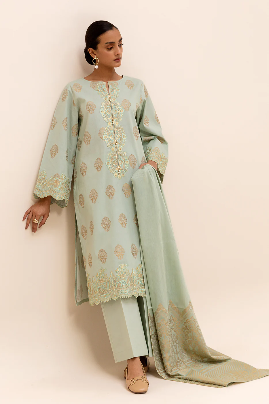 3 PIECE EMBROIDERED JACQUARD SUIT-LAUREL GOLD (UNSTITCHED) - Image 2