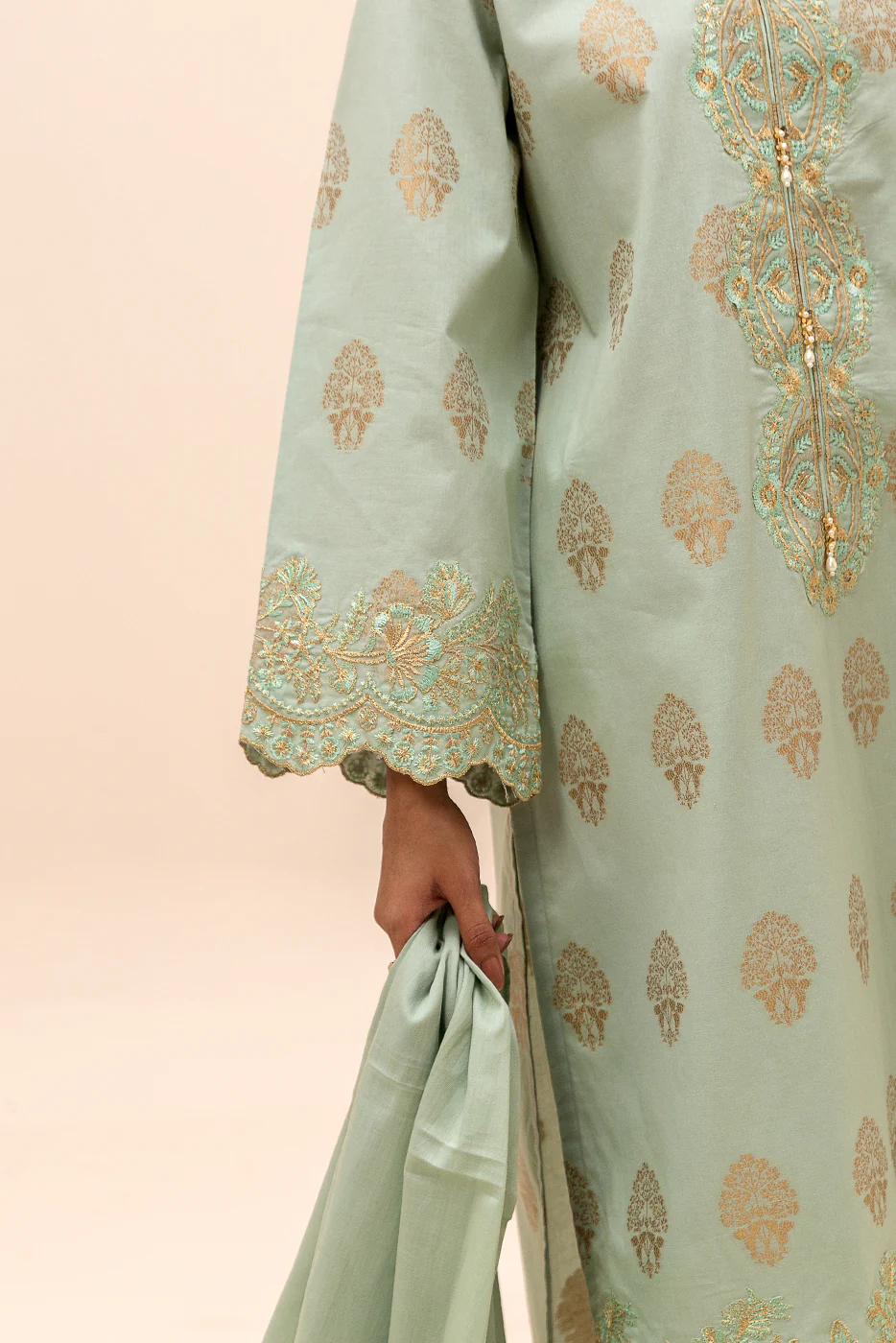 3 PIECE EMBROIDERED JACQUARD SUIT-LAUREL GOLD (UNSTITCHED) - Image 7