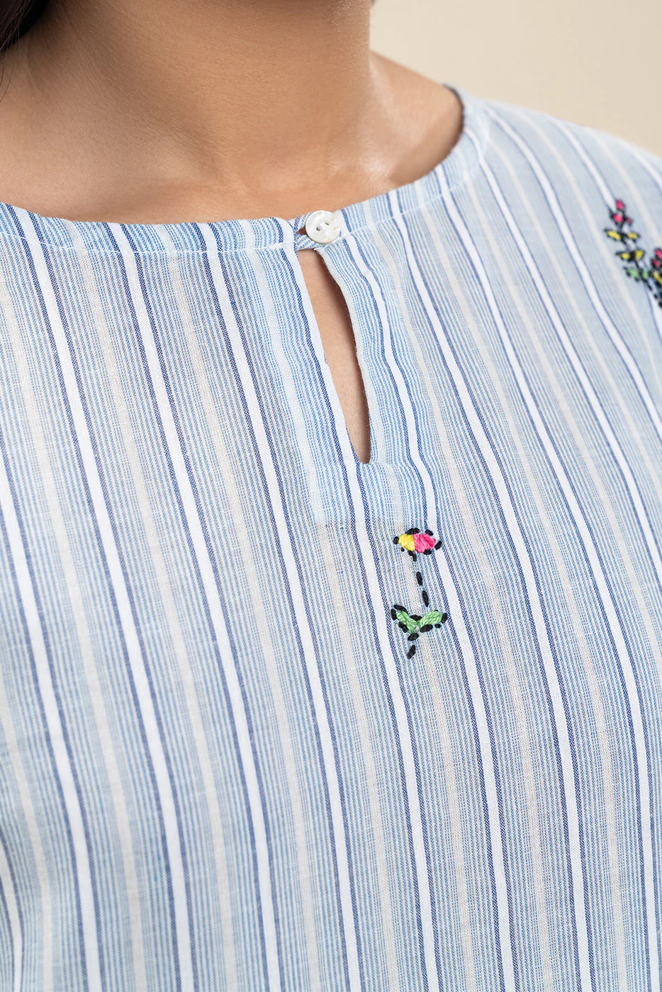 2 PIECE EMBROIDERED LAWN SUIT (PRET) - Image 5