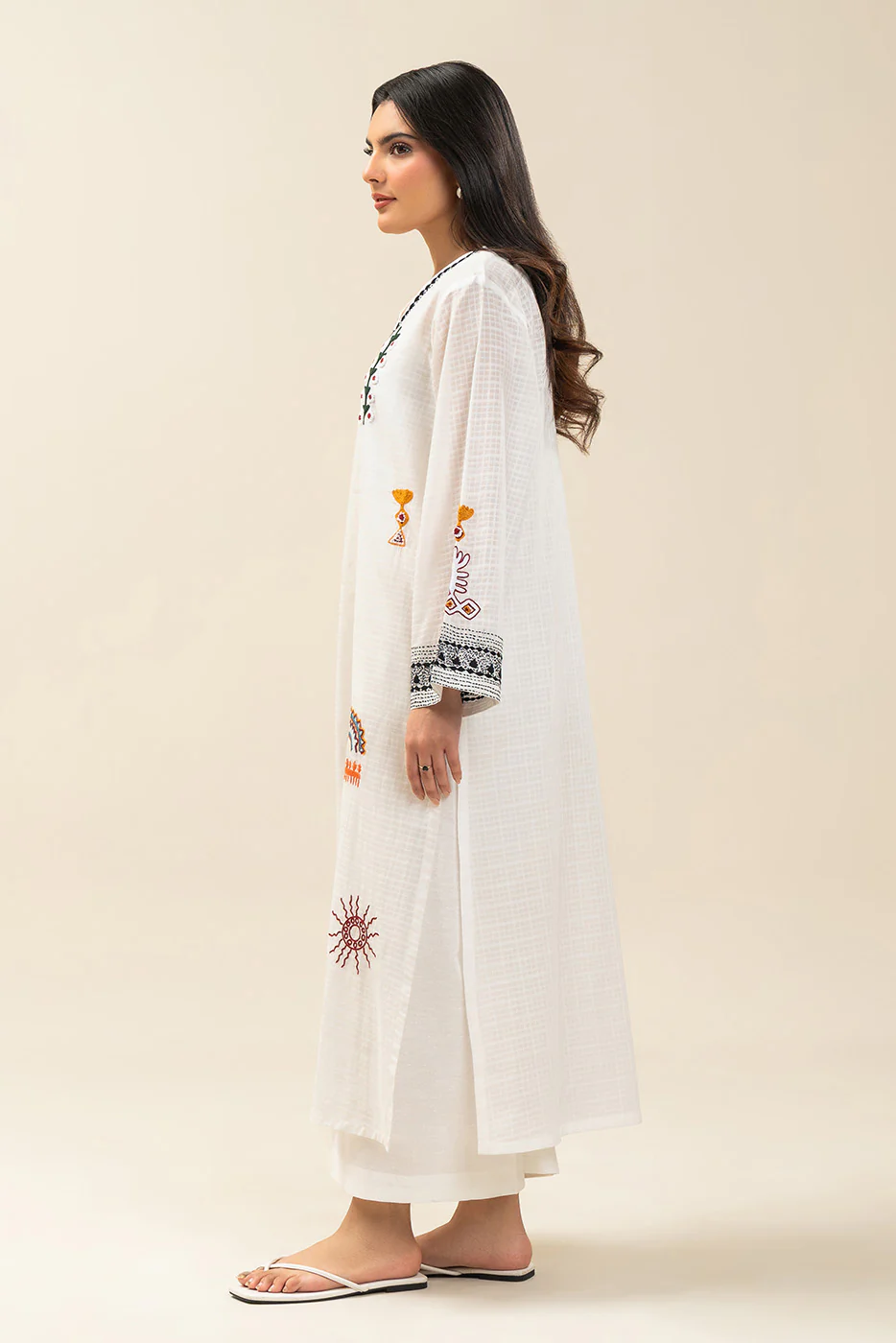 EMBROIDERED LAWN SHIRT (PRET) - Image 5