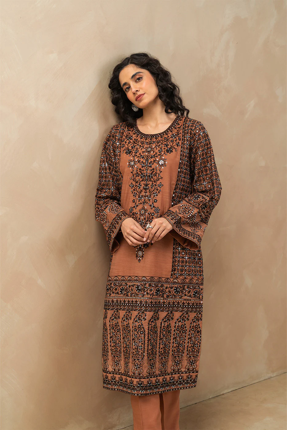 2 PIECE EMBROIDERED MONARK SUIT (LUXURY-PRET) - Image 4
