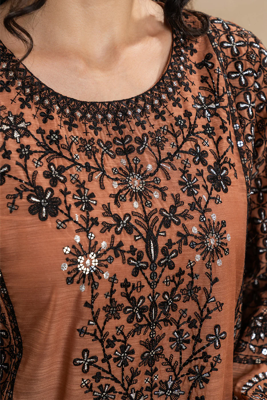 2 PIECE EMBROIDERED MONARK SUIT (LUXURY-PRET) - Image 8