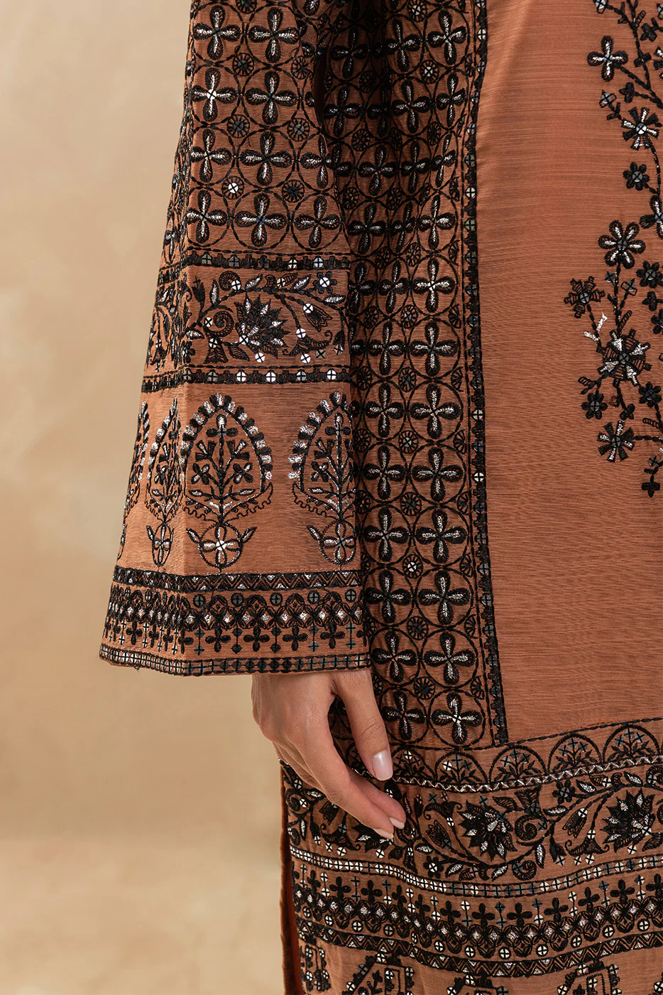 2 PIECE EMBROIDERED MONARK SUIT (LUXURY-PRET) - Image 9