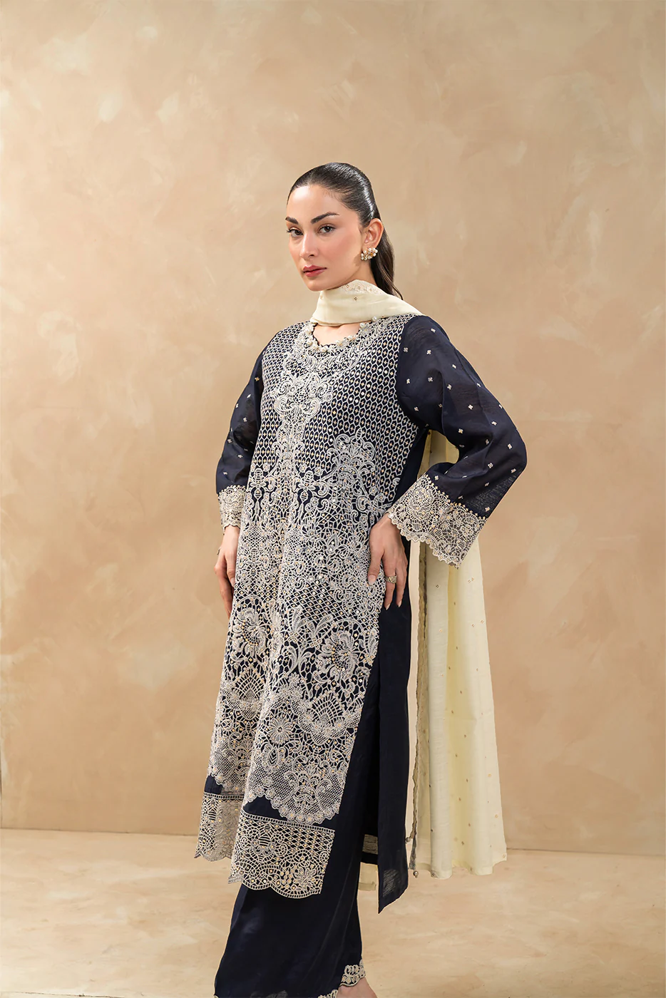 3 PIECE LUXURY MONARK SUIT (LUXURY-PRET) - Image 3