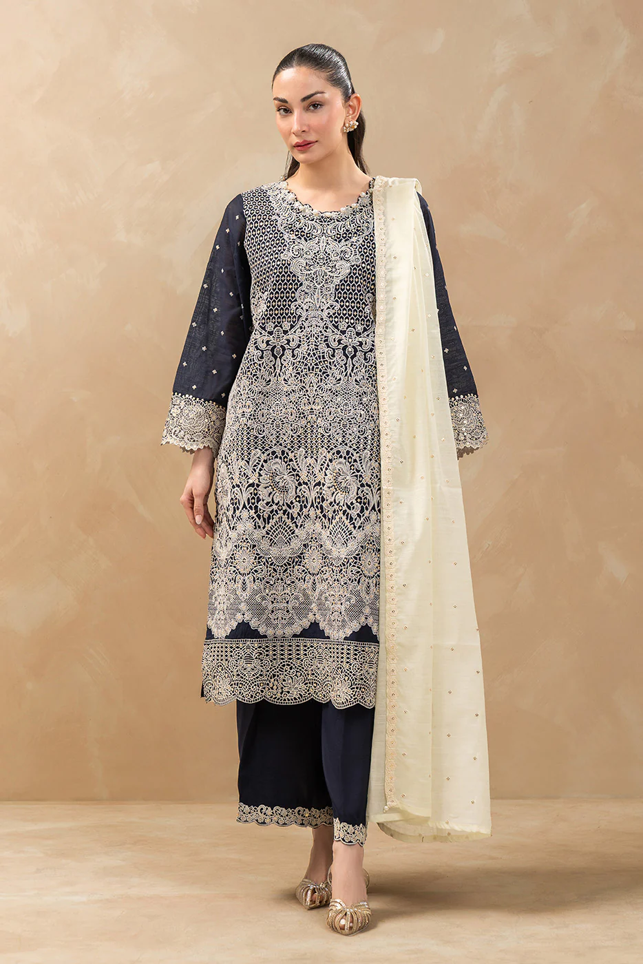 3 PIECE LUXURY MONARK SUIT (LUXURY-PRET) - Image 4