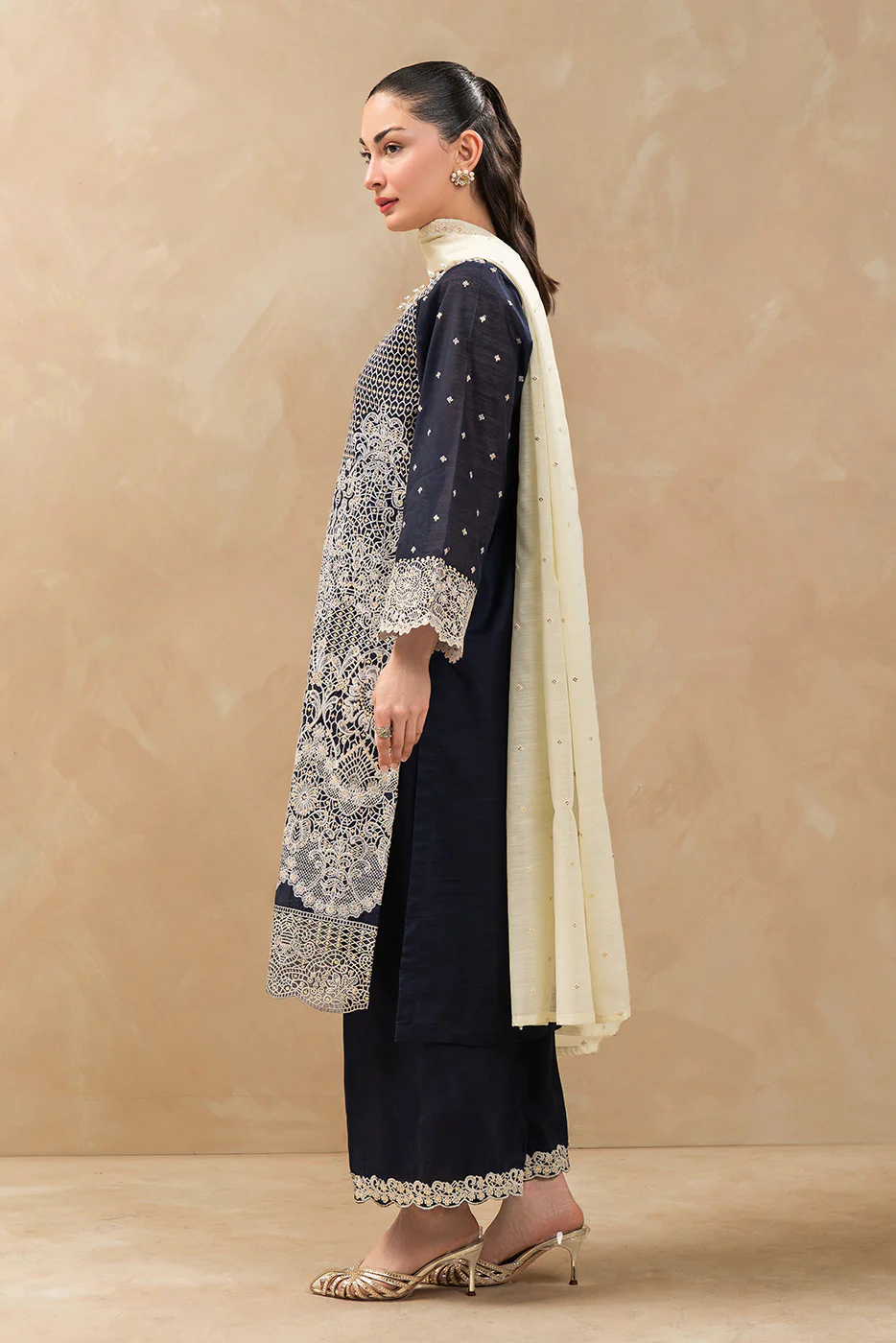 3 PIECE LUXURY MONARK SUIT (LUXURY-PRET) - Image 6