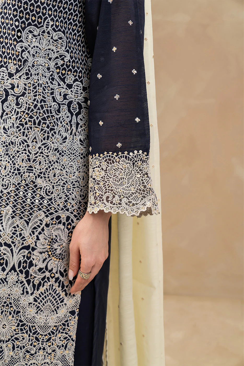 3 PIECE LUXURY MONARK SUIT (LUXURY-PRET) - Image 8