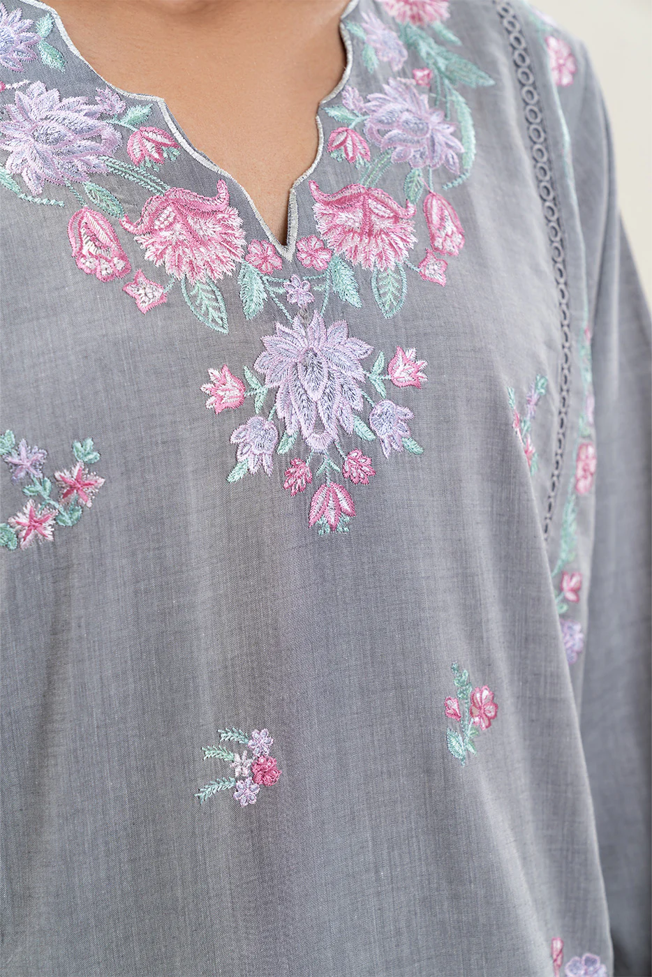 2 PIECE EMBROIDERED CHAMBRAY SUIT (PRET) - Image 4