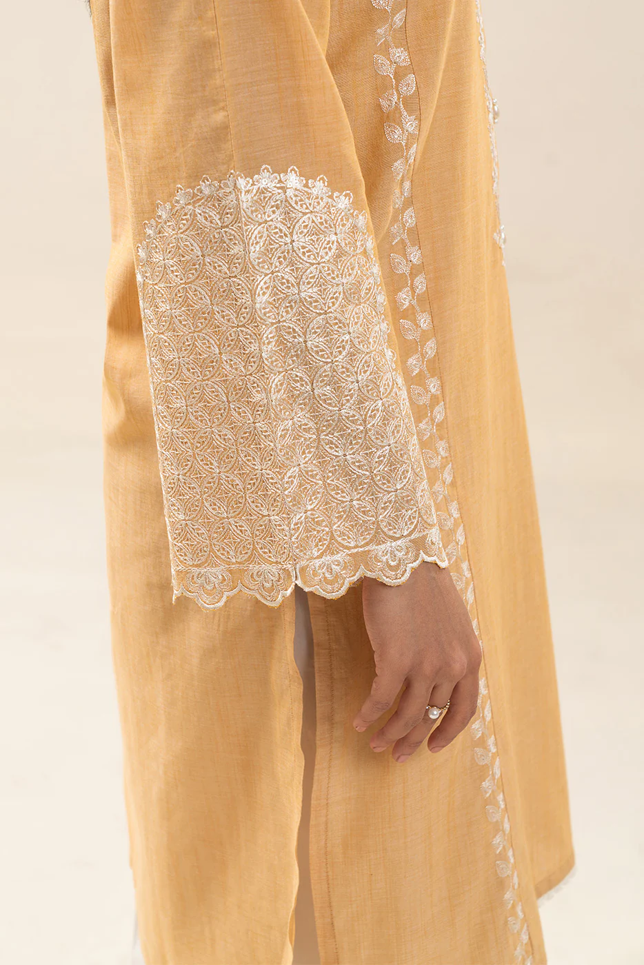 EMBROIDERED CHAMBRAY SHIRT (PRET) - Image 4