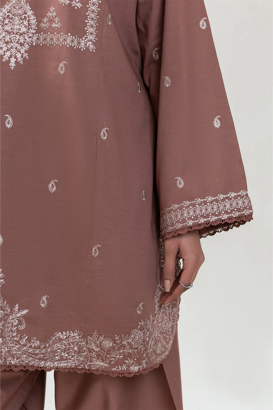 2 PIECE EMBROIDERED LAWN SUIT (PRET) - Image 5