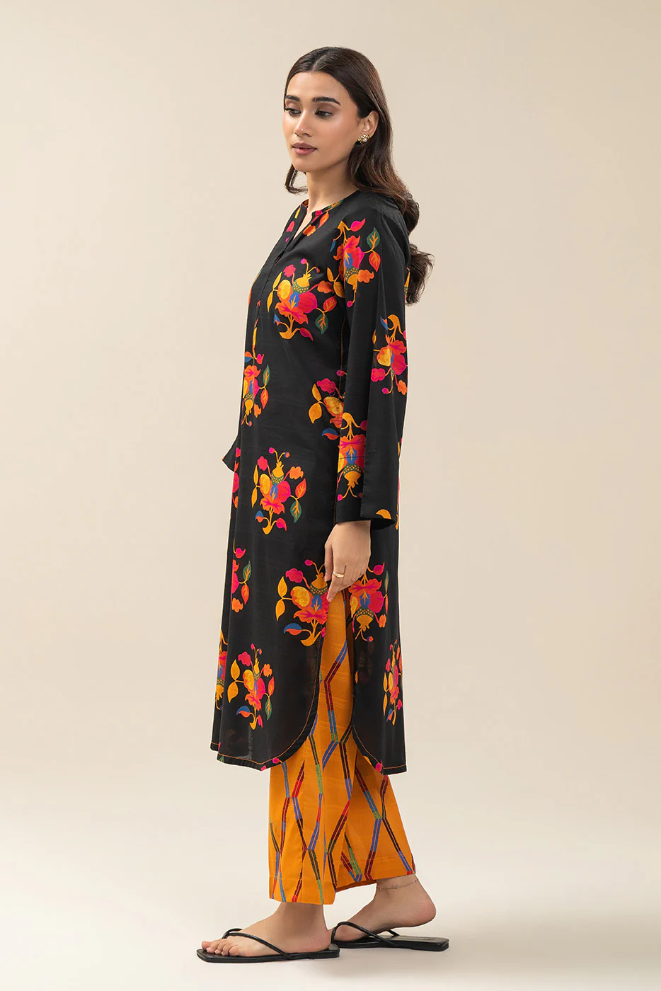 2 PIECE PRINTED DORIA LAWN SUIT (PRET) - Image 2