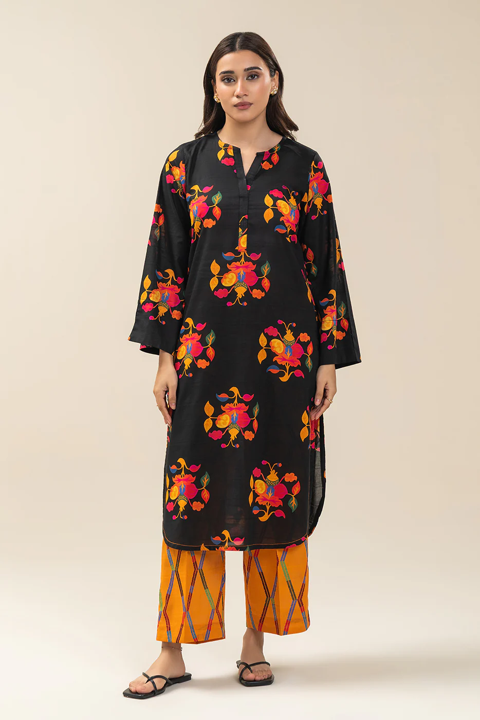 2 PIECE PRINTED DORIA LAWN SUIT (PRET) - Image 4