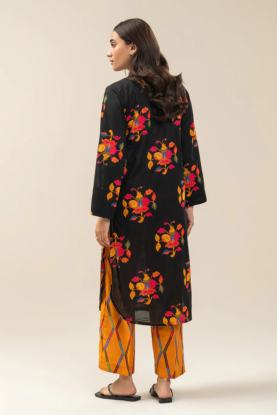 2 PIECE PRINTED DORIA LAWN SUIT (PRET) - Image 5