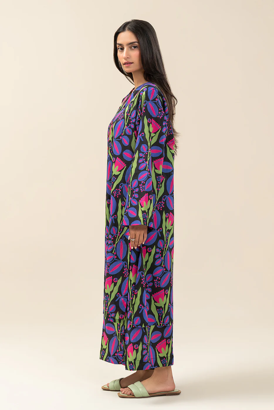 2 PIECE PRINTED LAWN SUIT (PRET) - Image 2