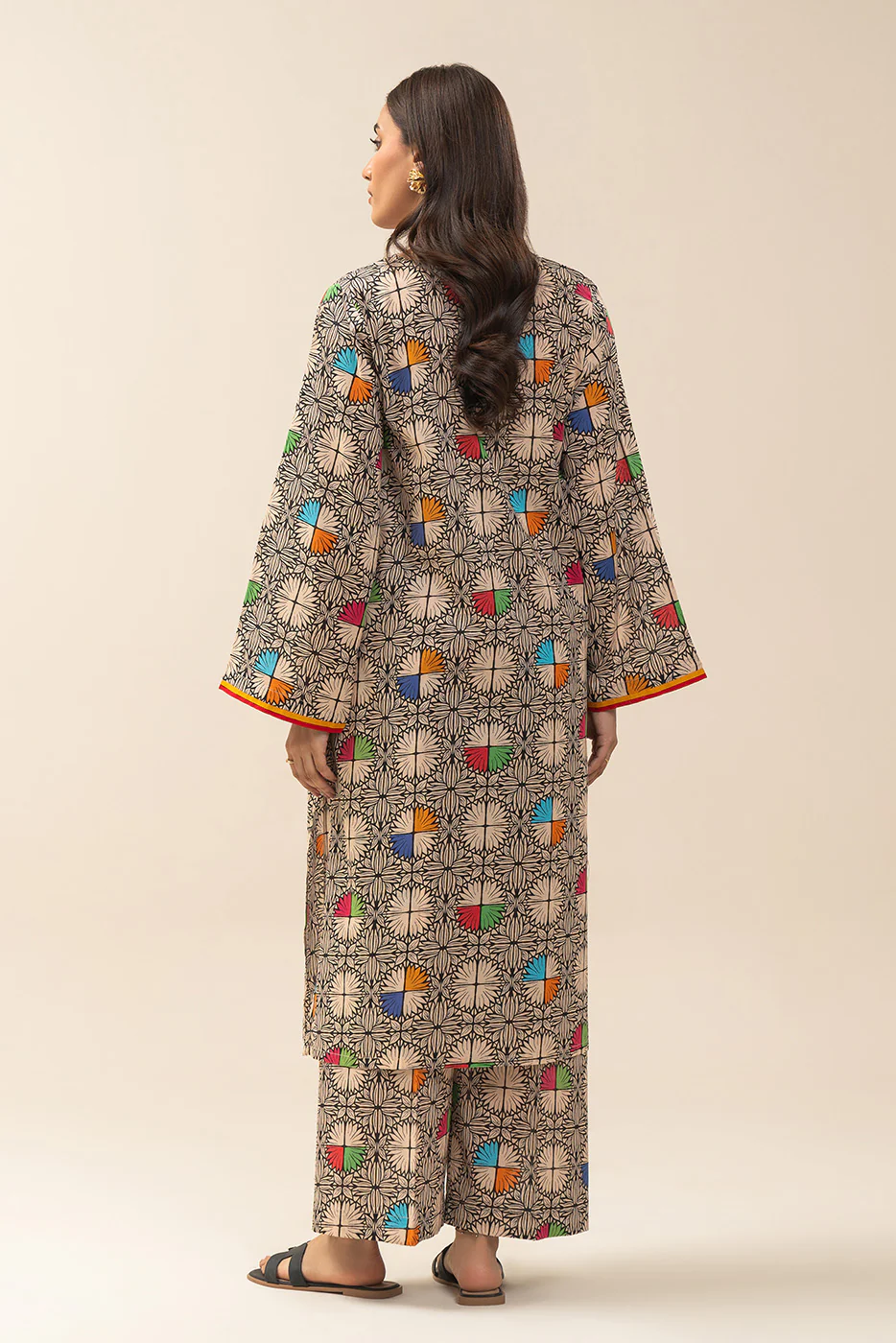 2 PIECE PRINTED LAWN SUIT (PRET) - Image 3
