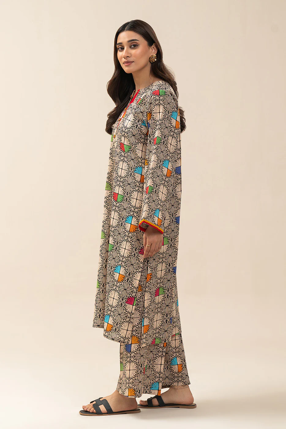 2 PIECE PRINTED LAWN SUIT (PRET) - Image 4