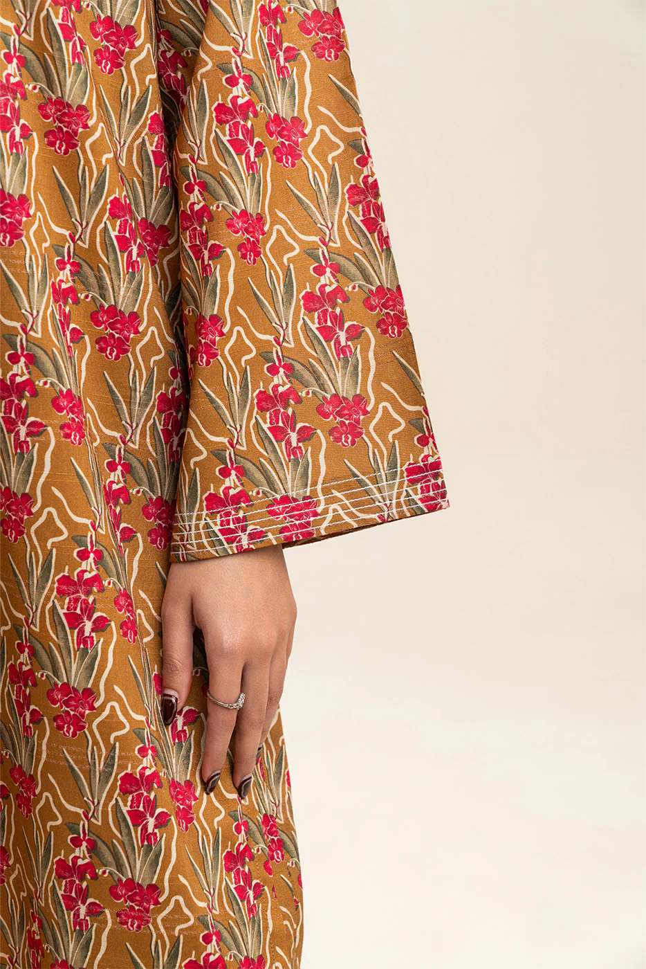2 PIECE PRINTED LUREX LAWN SUIT (PRET) - Image 6