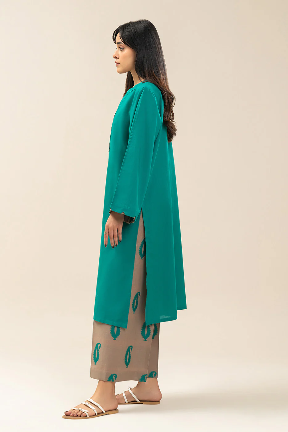 2 PIECE BASIC CAMBRIC SUIT (PRET) - Image 4