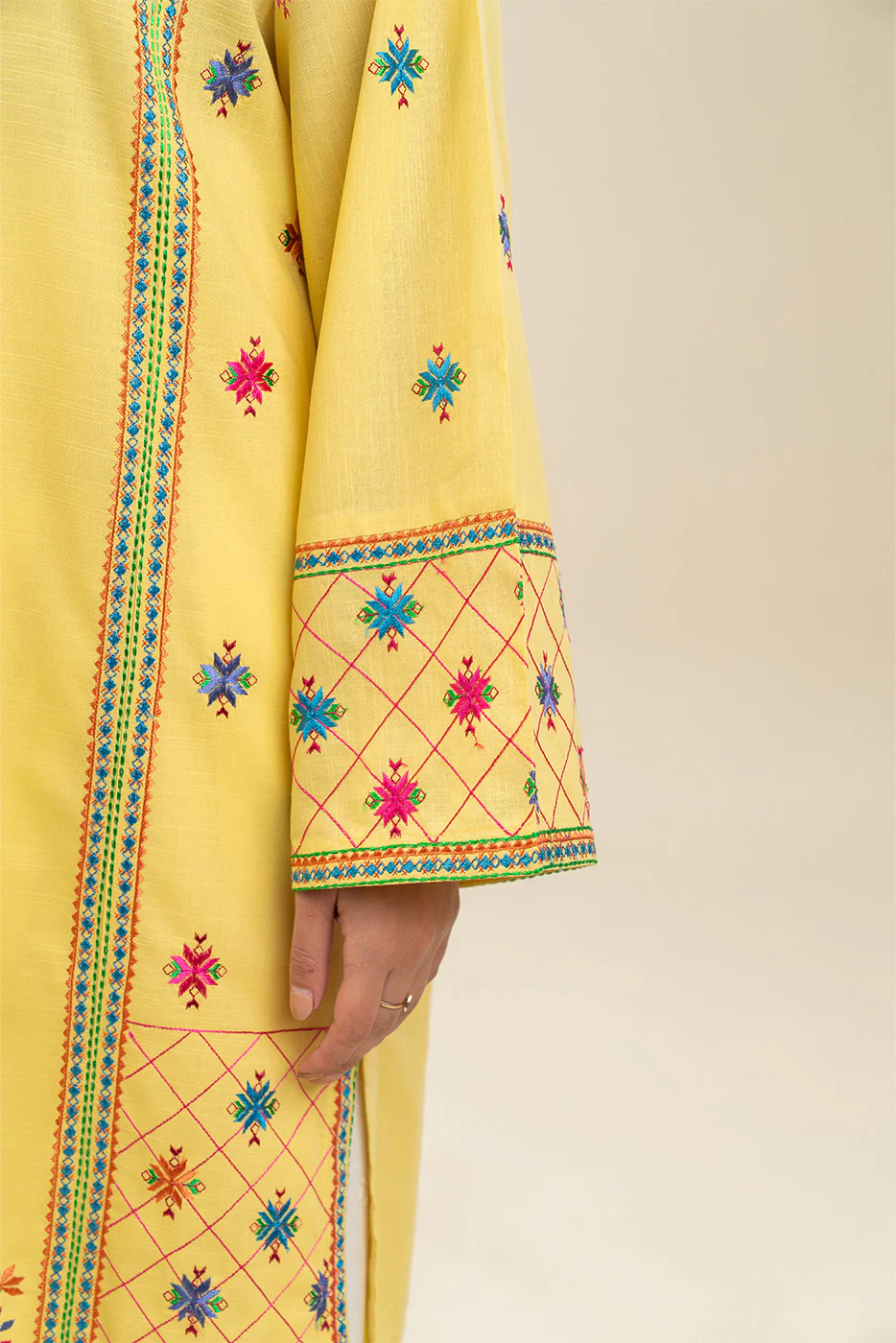 EMBROIDERED SLUB LAWN SHIRT (PRET) - Image 4