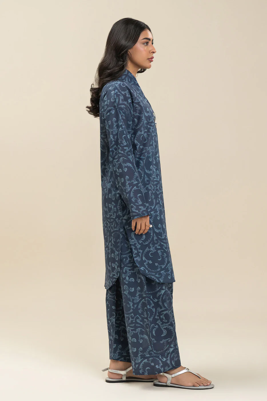 2 PIECE PRINTED LAWN SUIT (PRET) - Image 3