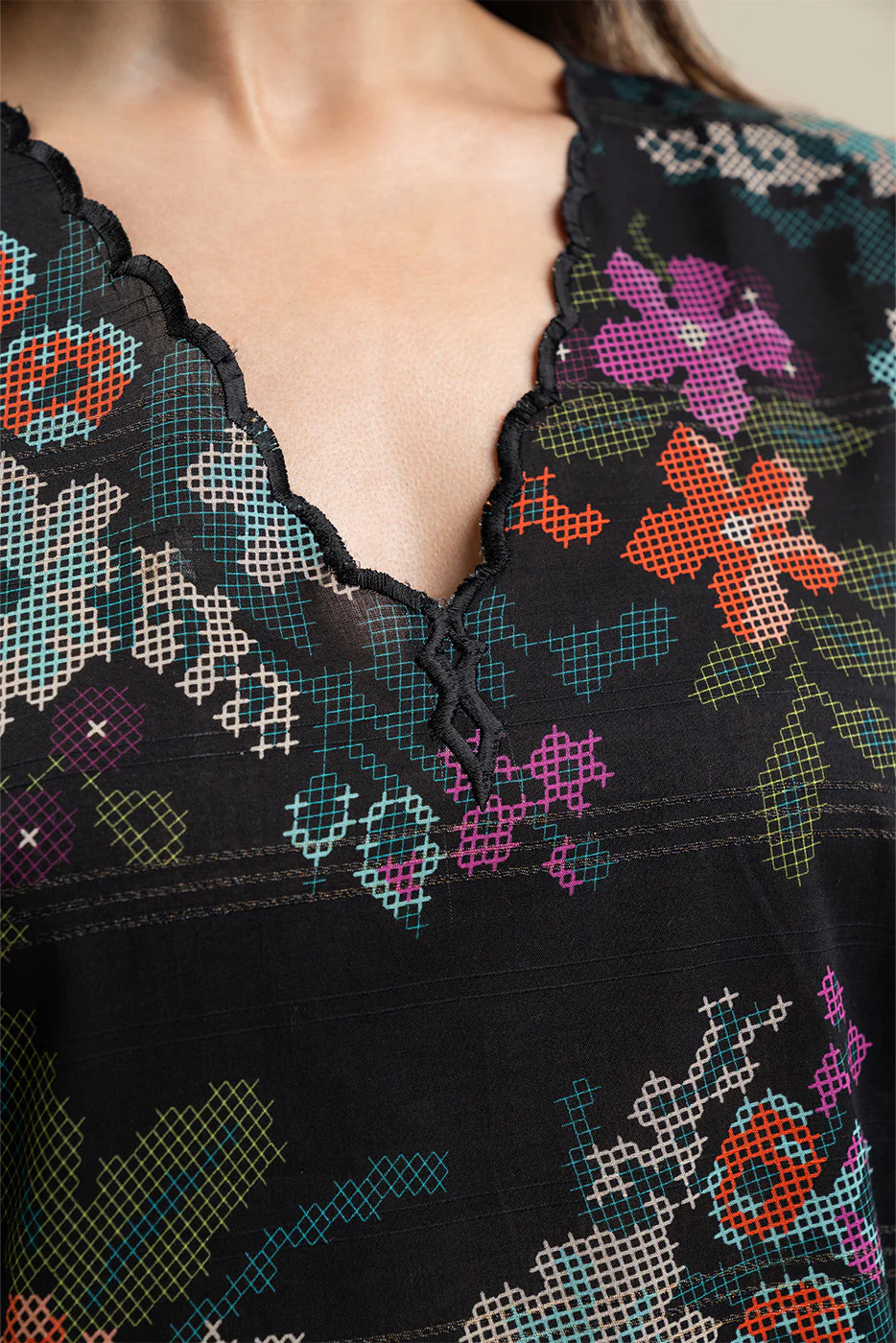 2 PIECE PRINTED LUREX LAWN SUIT (PRET) - Image 5