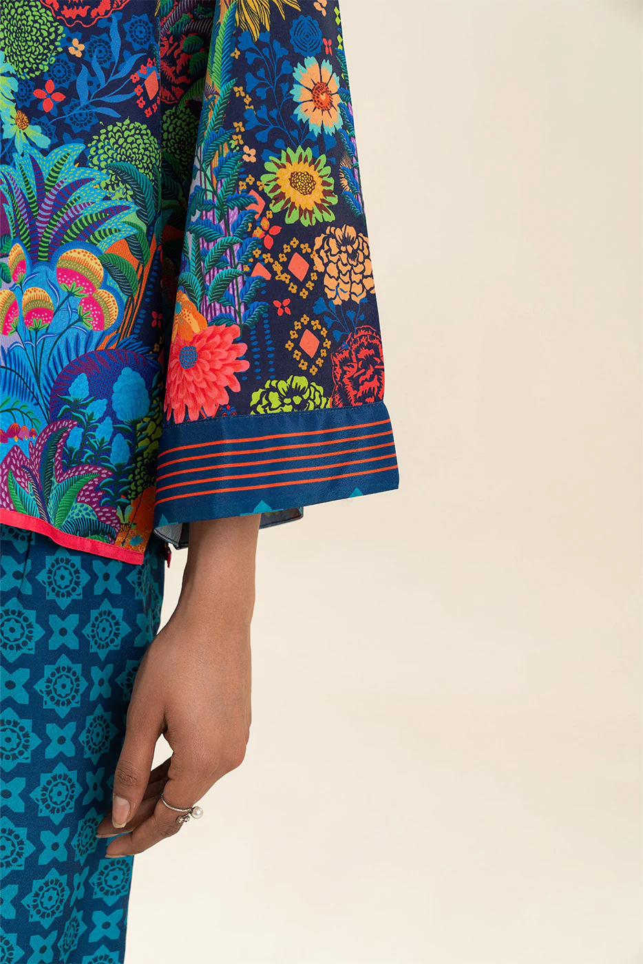 2 PIECE PRINTED SILK SUIT (FUSION) - Image 6