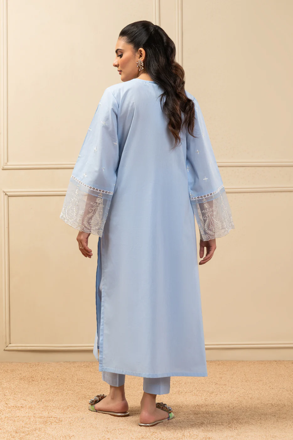 2 PIECE EMBROIDERED LAWN SUIT (HIGH CASUAL) - Image 3