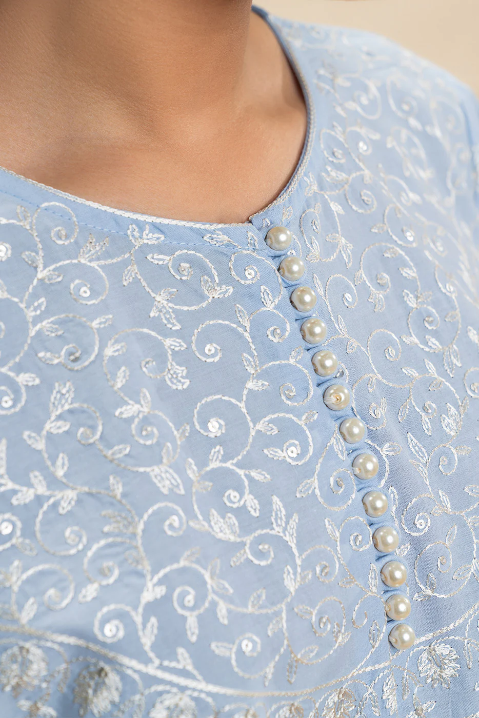 2 PIECE EMBROIDERED LAWN SUIT (HIGH CASUAL) - Image 5