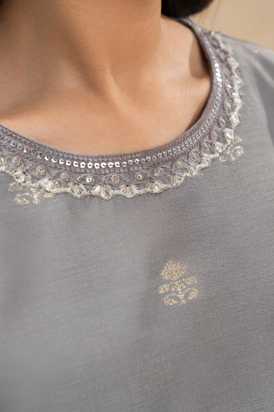 2 PIECE EMBROIDERED ZARI JACQUARD SUIT (LUXURY PRET) - Image 3