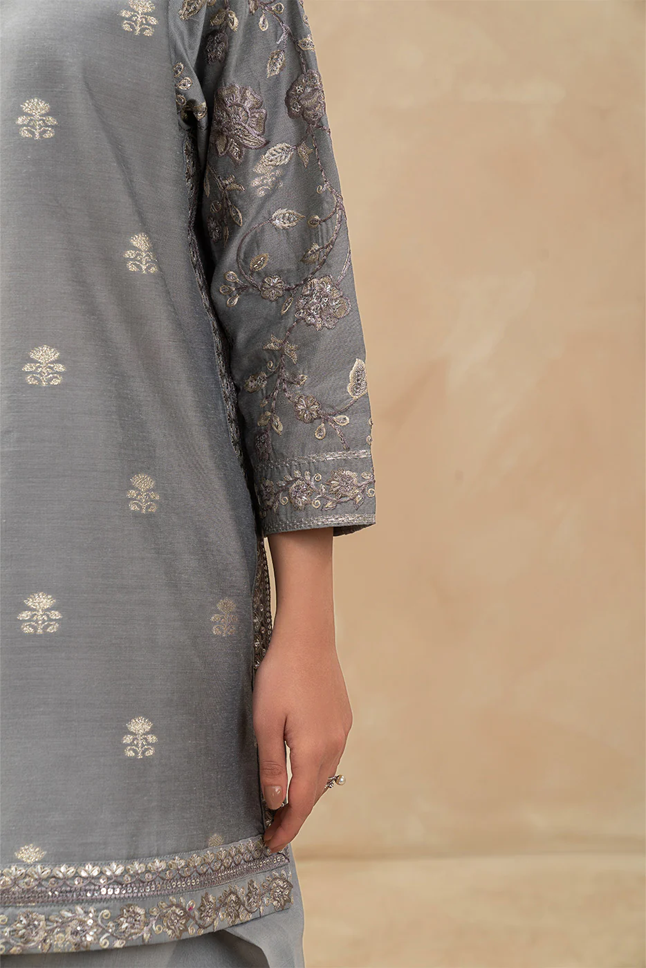 2 PIECE EMBROIDERED ZARI JACQUARD SUIT (LUXURY PRET) - Image 4