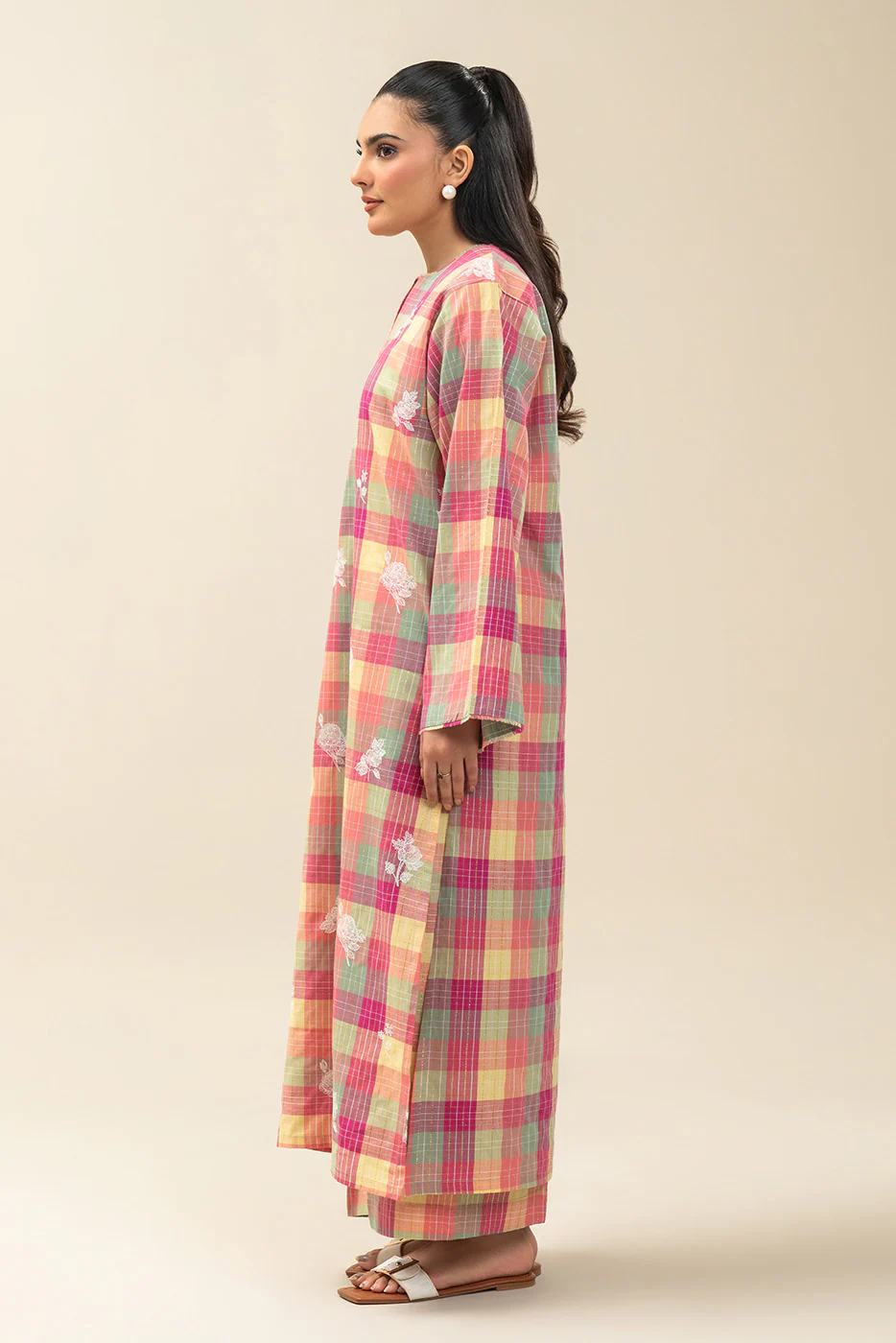 2 PIECE EMBROIDERED YARN DYED LUREX SUIT (PRET) - Image 6