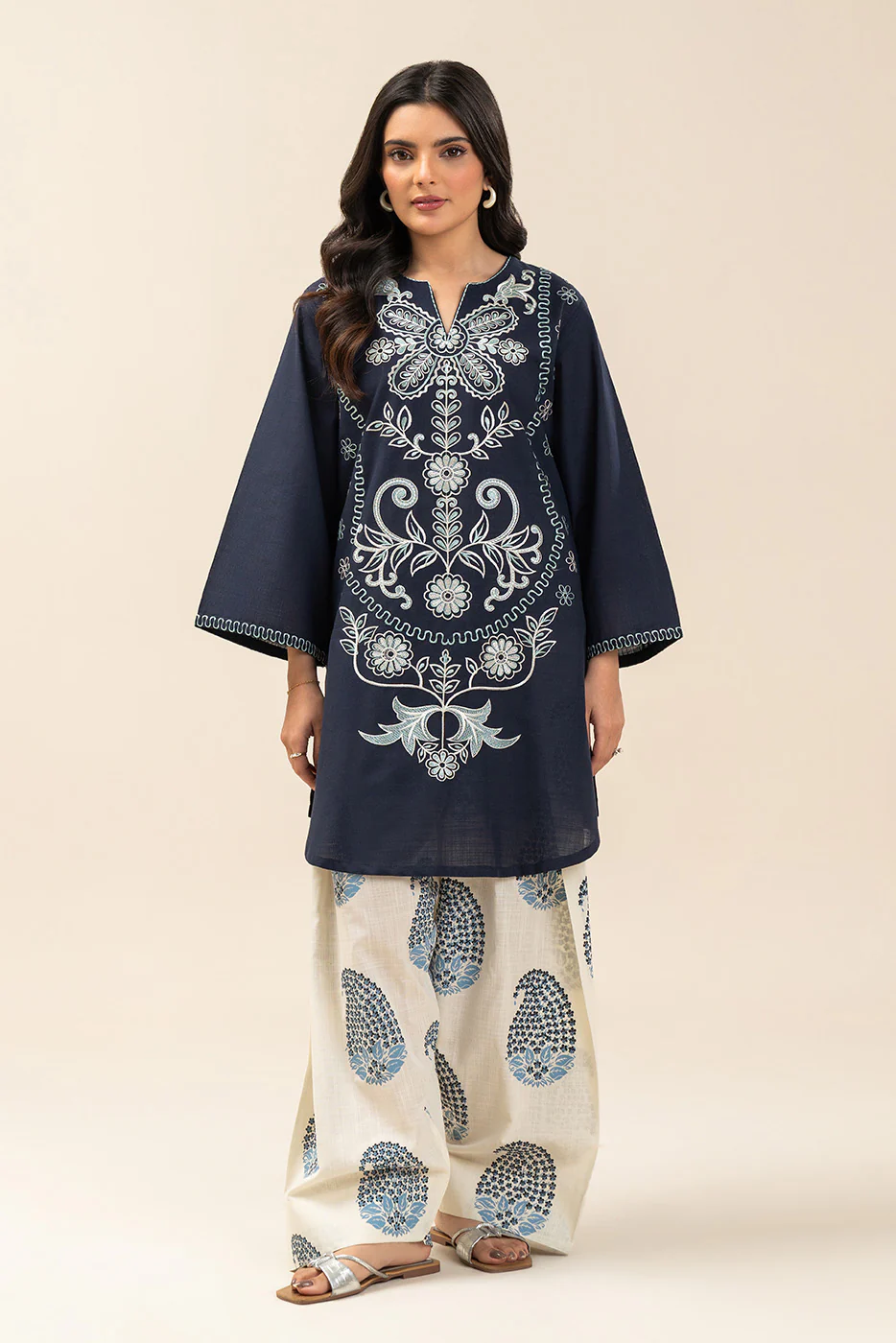 2 PIECE EMBROIDERED TWO WAY SLUB SUIT (PRET) - Image 4