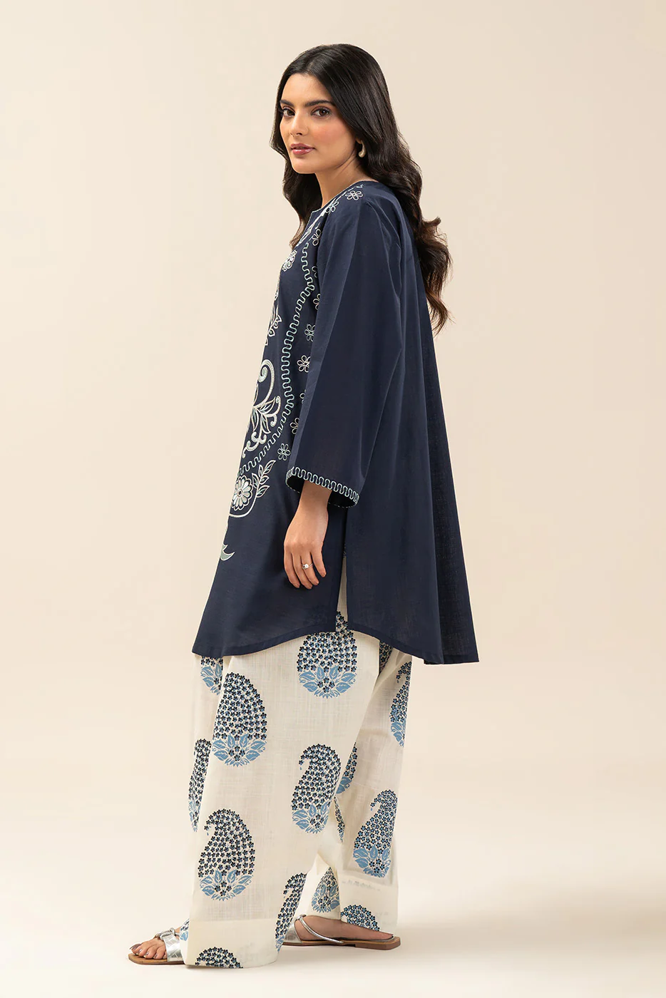 2 PIECE EMBROIDERED TWO WAY SLUB SUIT (PRET) - Image 6