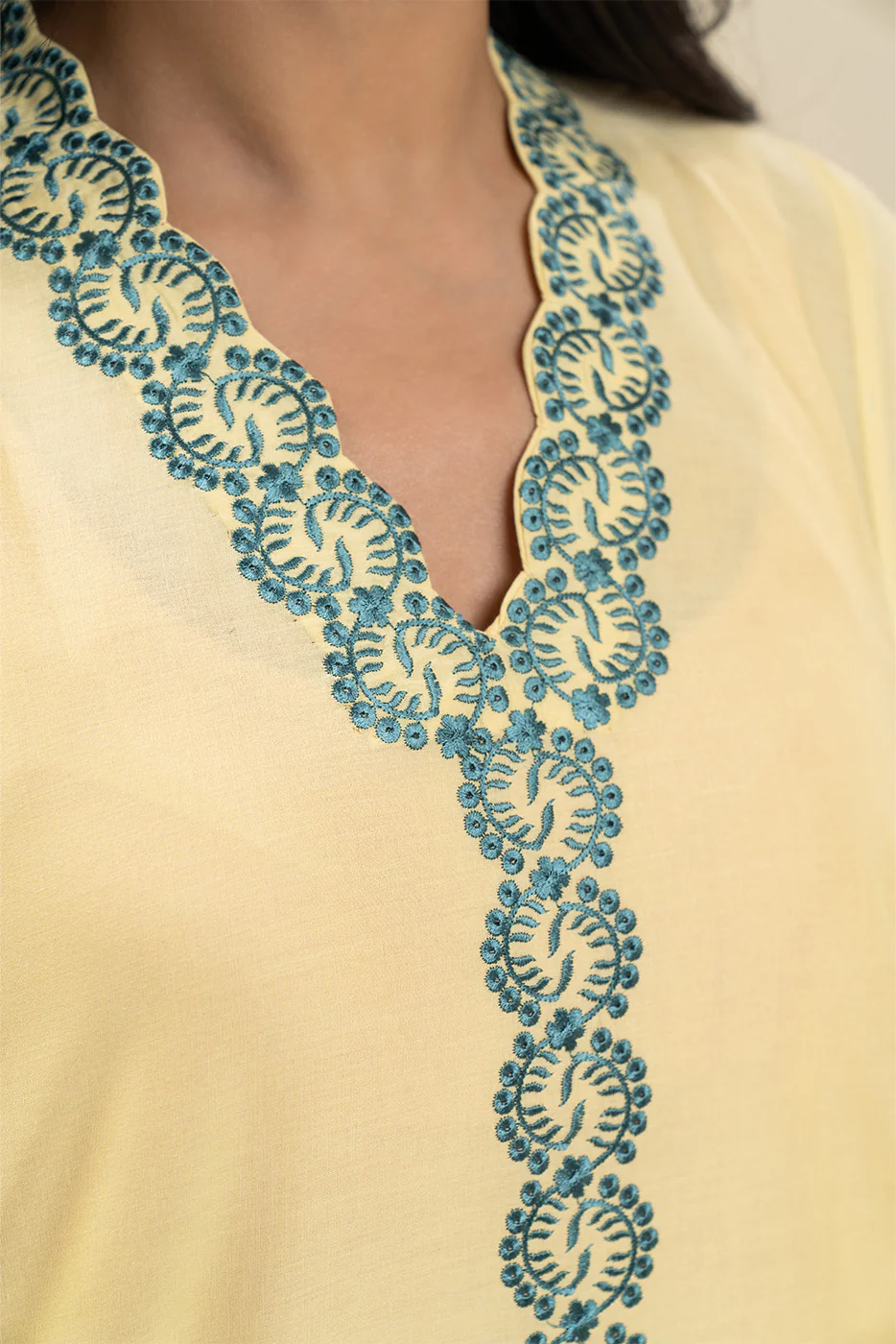 2 PIECE EMBROIDERED LAWN SUIT (PRET) - Image 5