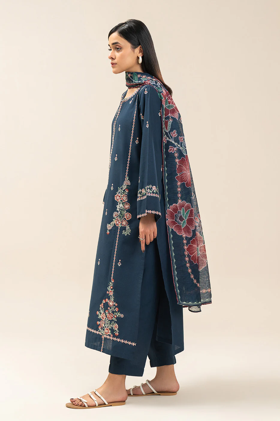 3 PIECE EMBROIDERED SLUB SUIT (PRET) - Image 4