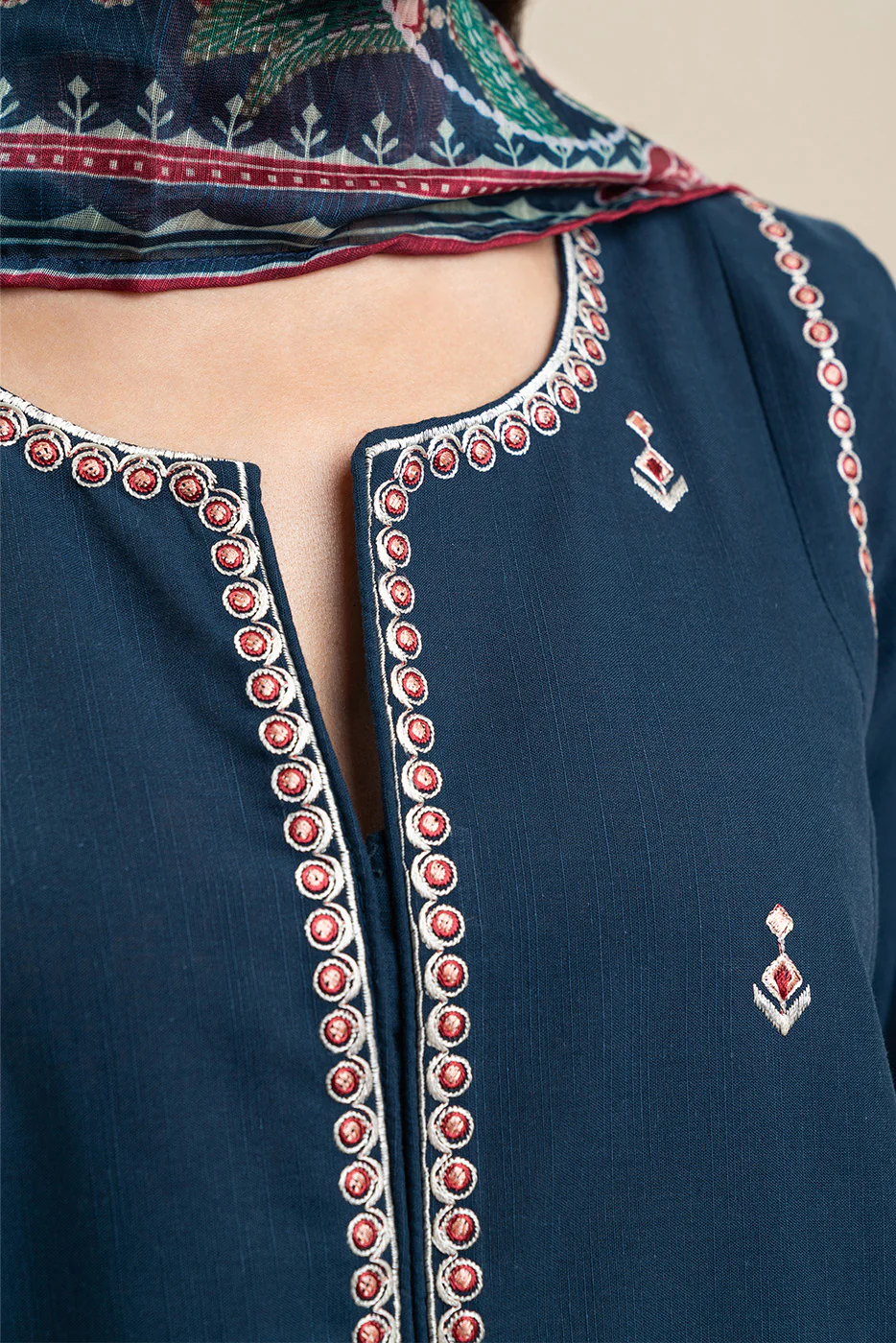 3 PIECE EMBROIDERED SLUB SUIT (PRET) - Image 5
